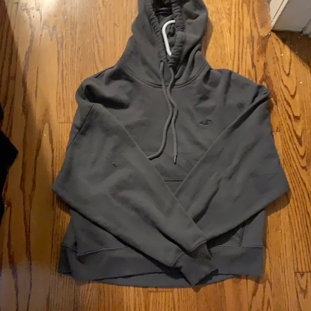charcoal grey hollister sweatshirt